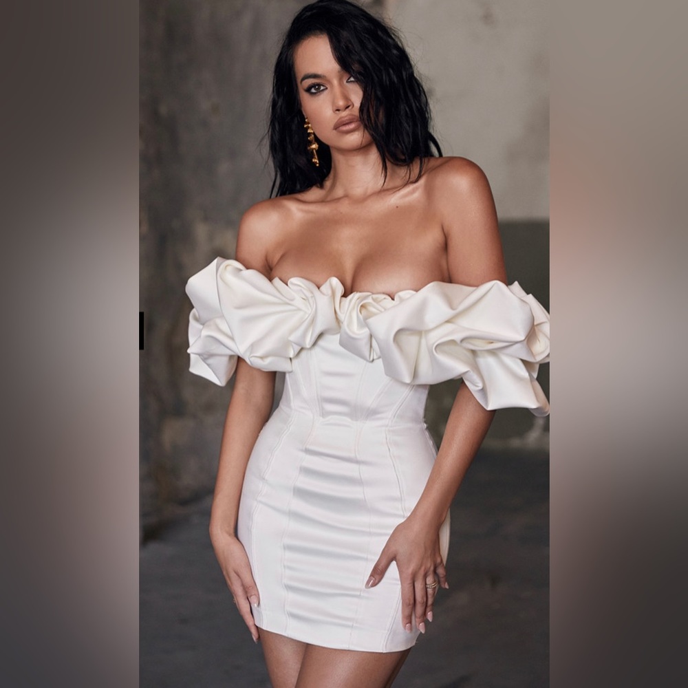 NEW! SELENA HOUSE OF CB - white ivory ruffle satin strapless dress (M)